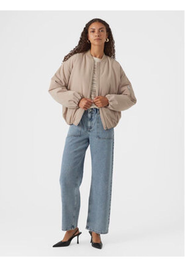 Vero Moda Kurtka bomber Barcelona 10300839 Beżowy Regular Fit. Kolor: beżowy. Materiał: syntetyk