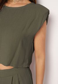 Born2be - Ciemnozielony Wiskozowy Komplet Bluzka na Guzik z Usztywnianymi Ramionami i Szerokie Spodnie Vimalettes. Kolor: zielony. Materiał: wiskoza #2