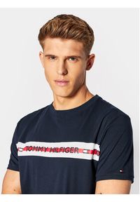 TOMMY HILFIGER - Tommy Hilfiger T-Shirt UM0UM01915 Granatowy Regular Fit. Kolor: niebieski. Materiał: bawełna #4