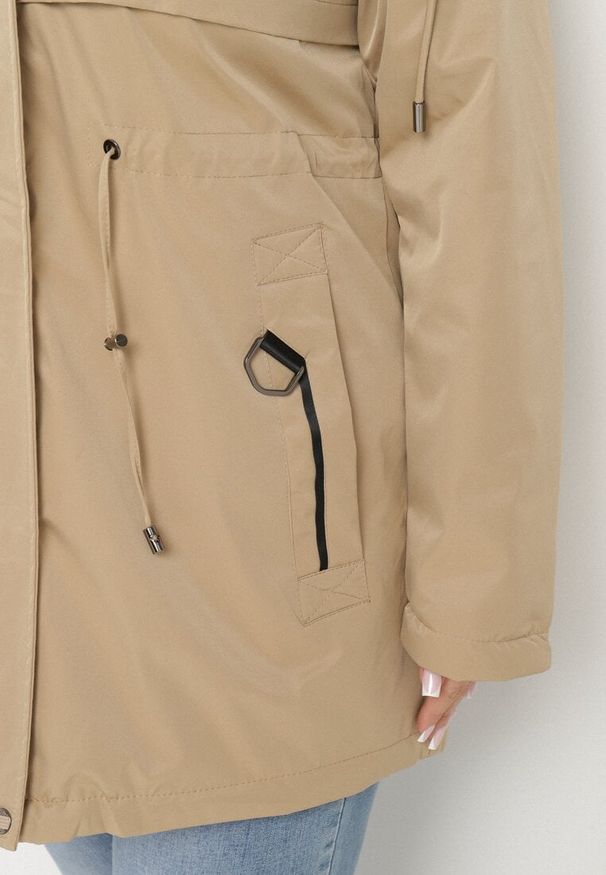 Born2be - Ciemnobeżowa Kurtka Dwustronna Parka z Kapturem Lannaria. Typ kołnierza: kaptur. Kolekcja: plus size. Kolor: beżowy. Wzór: gładki