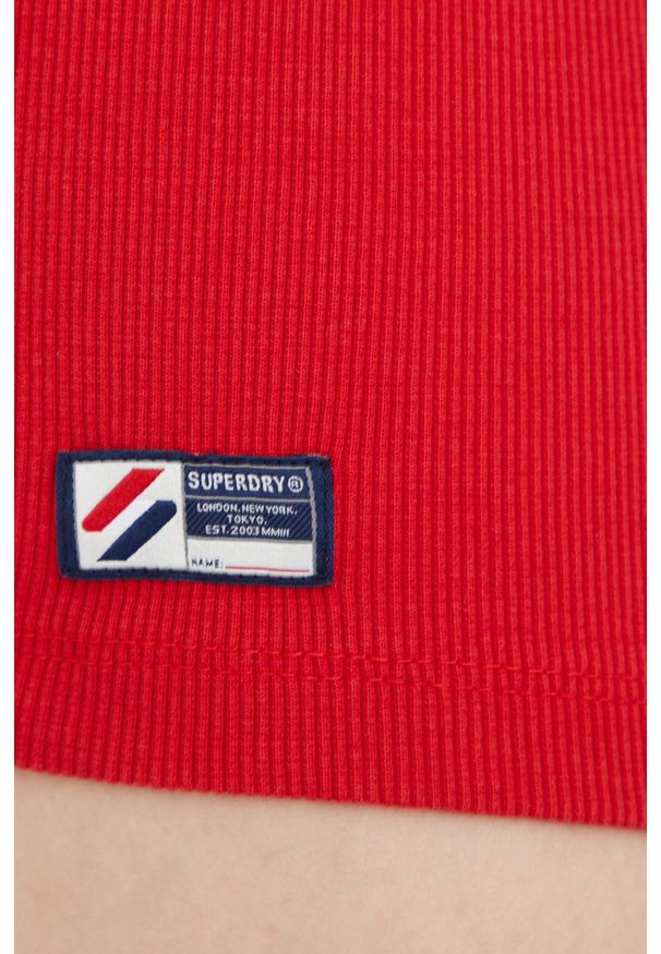 Superdry sukienka kolor czerwony mini dopasowana. Kolor: czerwony. Materiał: materiał. Długość rękawa: na ramiączkach. Wzór: aplikacja. Typ sukienki: dopasowane. Długość: mini