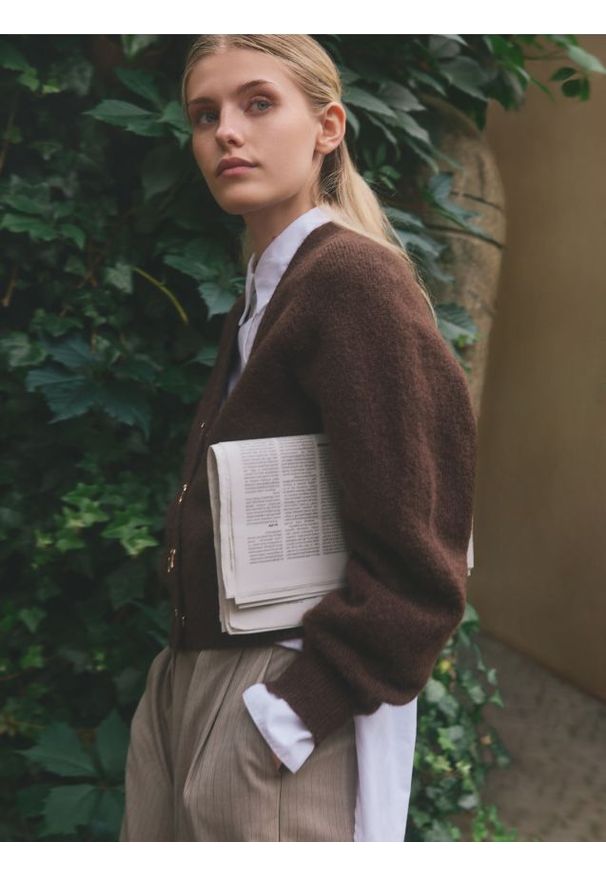 Reserved - Kardigan z ozdobnymi guzikami - brązowy. Kolor: brązowy. Materiał: wełna, dzianina