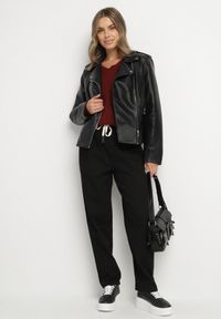 Born2be - Czarne Spodnie Bawełniane w Stylu Mom Fit ze Sznurkiem Adenelle. Okazja: na co dzień. Kolor: czarny. Materiał: bawełna. Styl: casual