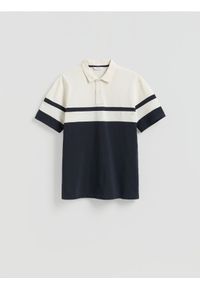 Reserved - Koszulka polo comfort fit - złamana biel. Typ kołnierza: polo. Materiał: bawełna, dzianina #1