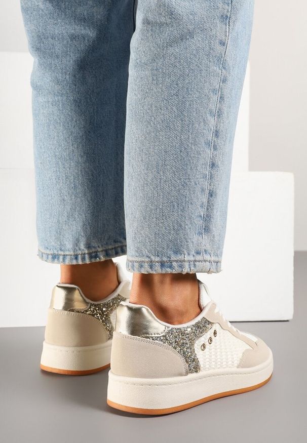 Born2be - Beżowe Sneakersy z Ozdobnymi Przeszyciami w Streetwearowym Stylu Neoniela. Okazja: na co dzień. Kolor: beżowy. Materiał: jeans. Szerokość cholewki: normalna. Wzór: aplikacja. Obcas: na obcasie. Wysokość obcasa: niski