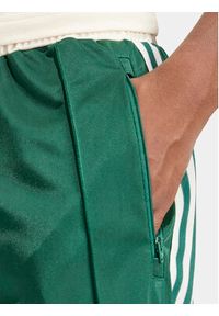 Adidas - adidas Spodnie dresowe IS1402 Zielony Regular Fit. Kolor: zielony. Materiał: syntetyk #3