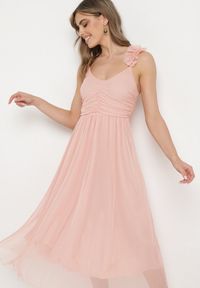 Born2be - Różowa Sukienka na Ramiączkach z Gumką w Talii i Falbanką Watalia. Okazja: na imprezę. Kolor: różowy. Materiał: materiał. Długość rękawa: na ramiączkach. Sezon: lato #7