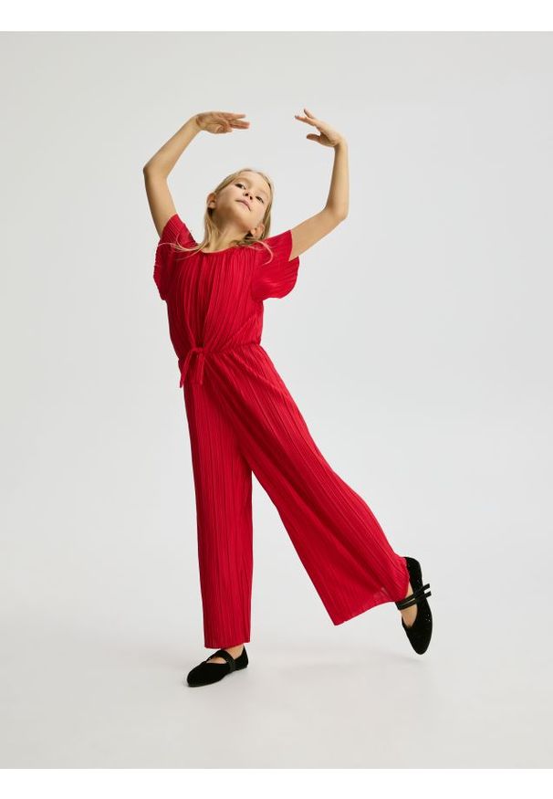 Reserved - Strukturalny kombinezon - czerwony. Kolor: czerwony. Materiał: dzianina