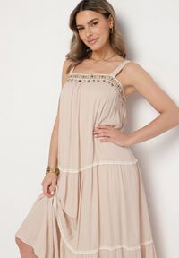 Born2be - Beżowa Wiskozowa Sukienka o Rozkloszowanym Kroju z Biżuteryjnym Zdobieniem Mevinda. Okazja: na co dzień. Kolor: beżowy. Materiał: wiskoza. Długość rękawa: na ramiączkach. Wzór: aplikacja. Styl: casual, elegancki #2