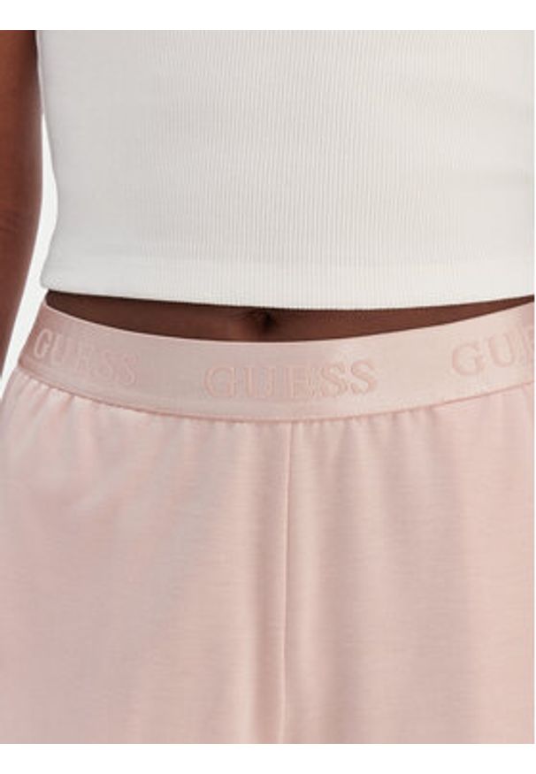 Guess Szorty sportowe O6GD02 KCQP2 Różowy Relaxed Fit. Kolor: różowy. Materiał: wiskoza