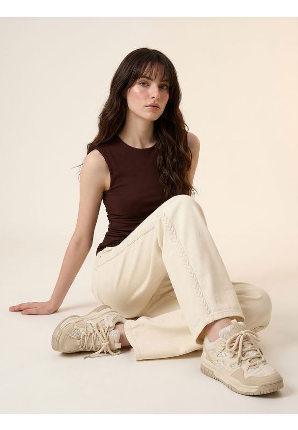 Sinsay - Jeansy wide leg mid waist z dekoracyjnym warkoczem na nogawce - kremowy. Kolor: kremowy