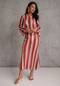 Renee - Bordowa Sukienka Dopasowana w Stylu Boho z Plecionego Materiału w Paski Nasehle. Okazja: na co dzień, na plażę. Kolor: czerwony. Materiał: materiał. Długość rękawa: długi rękaw. Wzór: paski. Typ sukienki: dopasowane. Styl: boho #3