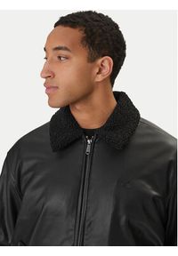 Calvin Klein Jeans Kurtka z imitacji skóry LV04RE403G Czarny Regular Fit. Kolor: czarny. Materiał: skóra #2