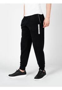 Emporio Armani Spodnie | 1116903-F573 | Mężczyzna | Czarny. Okazja: na co dzień. Kolor: czarny. Materiał: bawełna. Wzór: nadruk. Styl: sportowy, casual, elegancki