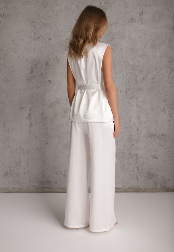 Renee - Biały Wiskozowy Komplet Elegancki z Satynowego Materiału Bluzka w Stylu Kimono i Szerokie Spodnie Adraxera. Kolor: biały. Materiał: wiskoza, materiał, satyna