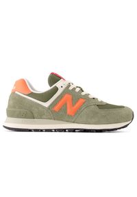 Buty męskie New Balance U574BGR – zielone. Okazja: na co dzień. Kolor: zielony. Materiał: guma, zamsz, materiał, syntetyk. Szerokość cholewki: normalna. Model: New Balance 574