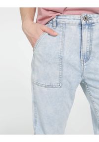 Unisono - SPODNIE Z DENIMU. Okazja: na co dzień. Stan: podwyższony. Materiał: denim. Styl: casual