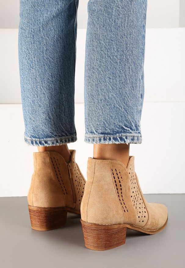 Born2be - Ciemnobeżowe Ażurowe Botki Vices na Obcasie w Stylu Kowbojek Selrith. Okazja: na spacer. Kolor: beżowy. Materiał: jeans. Wzór: ażurowy. Obcas: na obcasie. Wysokość obcasa: średni