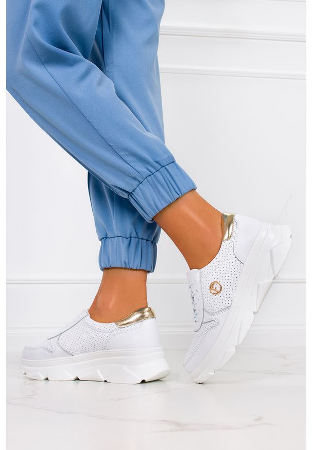 Filippo - Białe sneakersy filippo ażurowe buty sportowe skórzane na platformie sznurowane dp2138/21wh. Kolor: biały. Materiał: skóra. Wzór: ażurowy. Obcas: na platformie