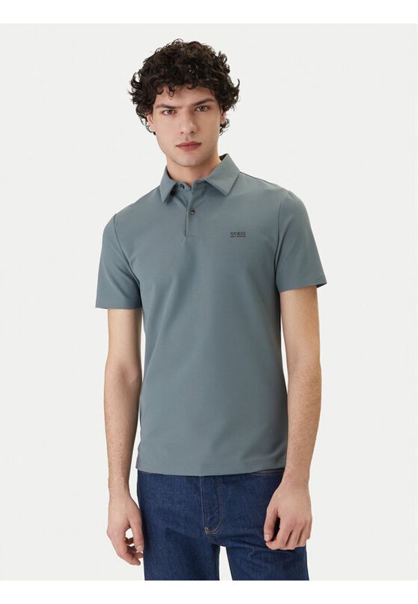Guess Polo M6RP02 KD202 Niebieski Slim Fit. Typ kołnierza: polo. Kolor: niebieski. Materiał: syntetyk