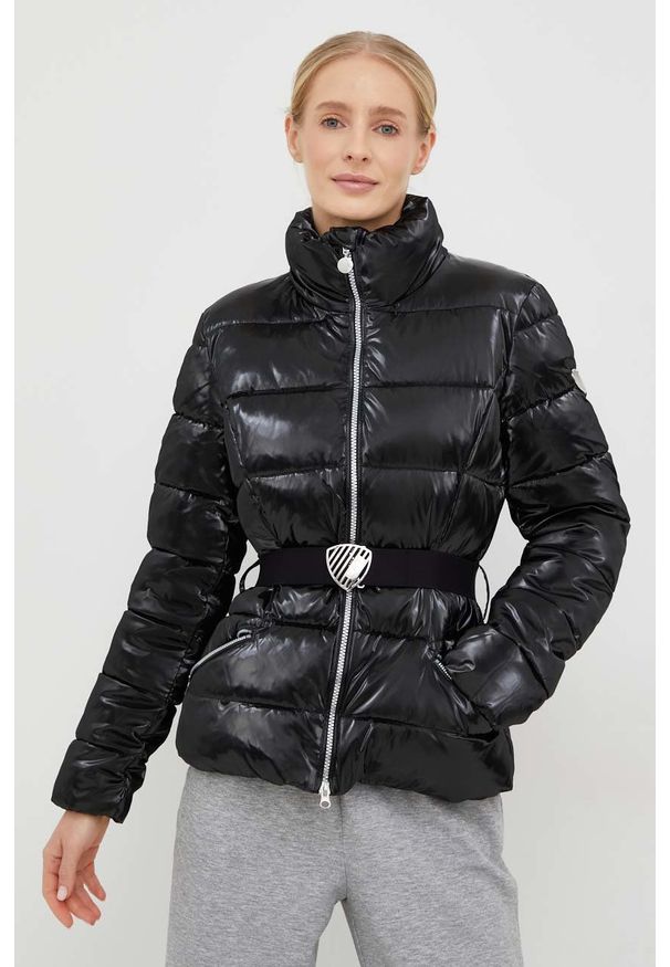 EA7 Emporio Armani kurtka damska kolor czarny zimowa. Typ kołnierza: kaptur. Kolor: czarny. Materiał: materiał. Sezon: zima