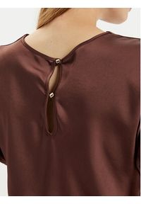 Imperial Sukienka koktajlowa ADQJIBA Brązowy Regular Fit. Kolor: brązowy. Materiał: syntetyk. Styl: wizytowy #5