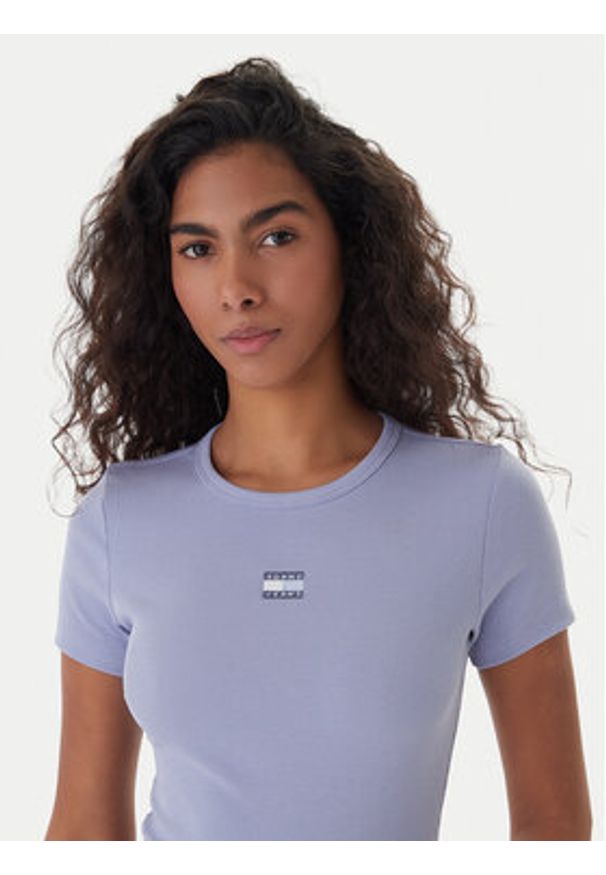 Tommy Jeans T-Shirt Badge DW0DW17881 Niebieski Slim Fit. Kolor: niebieski. Materiał: bawełna