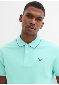 bonprix - Koszulka polo z czystej bawełny organicznej piqué. Typ kołnierza: polo. Kolor: zielony. Materiał: bawełna. Długość rękawa: krótki rękaw. Długość: krótkie. Wzór: nadruk. Styl: sportowy #3