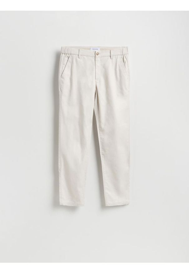 Reserved - Spodnie chino slim fit - beżowy. Kolor: beżowy. Materiał: tkanina, bawełna