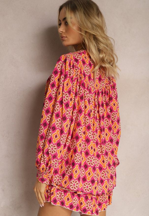 Renee - Fuksjowa Wiskozowa Koszula z Bufiastymi Rękawami w Mozaikowy Print Telita. Okazja: na co dzień. Kolor: różowy. Materiał: wiskoza. Wzór: nadruk. Styl: casual, elegancki