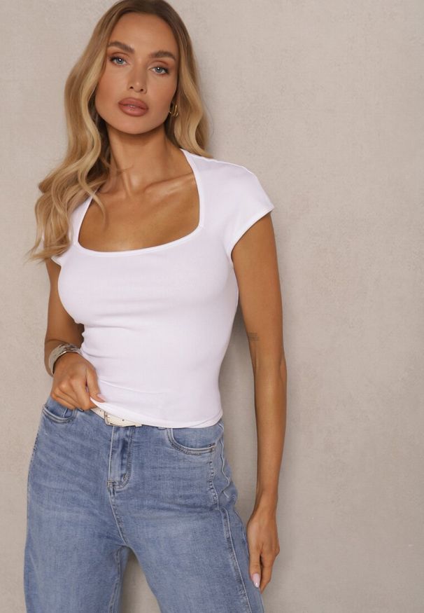 Renee - Biały T-shirt z Wiskozą o Dopasowanym Kroju z Kwadratowym Dekoltem Alathia. Typ kołnierza: dekolt kwadratowy. Kolor: biały. Materiał: wiskoza. Styl: elegancki