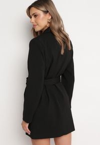 Born2be - Czarna Sukienka o Fasonie Marynarki Dwurzędowa z Poduszkami w Ramionach i Paskiem Sinseli. Kolor: czarny #7