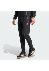 Adidas - Spodnie Liverpool FC Tiro 25 Competition Vis Tech Travel. Kolor: czarny. Sport: piłka nożna