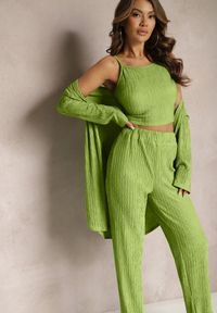 Renee - Jasnozielony Komplet z Ozdobnym Prążkowaniem z Koszulą z Topem i Spodniami Raliva. Kolor: zielony. Materiał: prążkowany #2