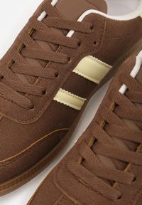 Renee - Brązowo-Żółte Casualowe Sneakersy na Płaskiej Podeszwie z Paskami Jereria. Okazja: na co dzień. Zapięcie: pasek. Kolor: brązowy. Materiał: jeans. Obcas: na płaskiej podeszwie #7