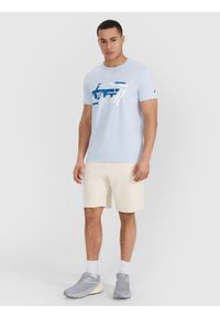 4f - 4F T-shirt regular z nadrukiem męski - niebieski XL. Okazja: na co dzień. Kolor: niebieski. Materiał: bawełna, jersey, materiał. Długość rękawa: krótki rękaw. Długość: krótkie. Wzór: nadruk. Styl: sportowy, casual, klasyczny