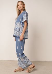 Born2be - Niebieski Komplet Wiskozowy Szerokie Spodnie i Luźna Bluzka z Nadrukiem Paisley Thela. Kolekcja: plus size. Kolor: niebieski. Materiał: wiskoza. Wzór: nadruk, paisley #5