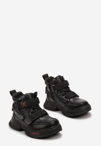 Born2be - Czarne Sportowe Botki na Rzepy z Ekoskóry z Ozdobnymi Napisami Bellissi. Zapięcie: rzepy. Kolor: czarny. Wzór: napisy. Styl: sportowy #3