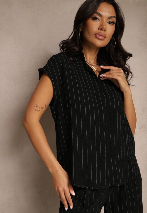 Renee - Czarny Komplet z Wiskozy w Prążki Koszula na Krótki Rękaw ze Spodniami Fenlina. Kolor: czarny. Materiał: wiskoza. Wzór: prążki