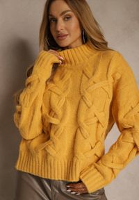 Renee - Żółty Golf z Dodatkiem Wełny ze Strukturalnym Splotem Fedansa. Okazja: na co dzień. Typ kołnierza: golf. Kolor: żółty. Materiał: wełna. Długość: długie. Wzór: ze splotem. Styl: casual, klasyczny #1