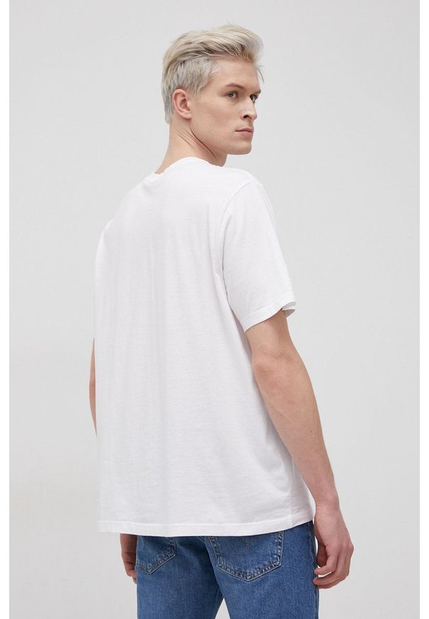 Levi's® - Levi's T-shirt bawełniany kolor biały z nadrukiem. Okazja: na spotkanie biznesowe. Kolor: biały. Materiał: bawełna. Wzór: nadruk. Styl: biznesowy