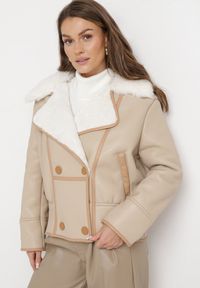 Born2be - Jasnobeżowa Kurtka Biker z Futerkiem Marisine. Okazja: na co dzień. Typ kołnierza: golf. Kolor: beżowy. Materiał: futro. Długość: krótkie. Wzór: aplikacja. Sezon: zima. Styl: casual #5