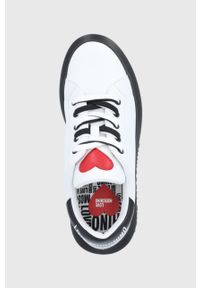 Love Moschino buty skórzane kolor biały. Nosek buta: okrągły. Zapięcie: sznurówki. Kolor: biały. Materiał: skóra. Obcas: na platformie #5