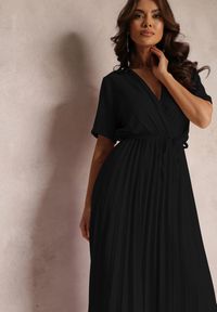 Renee - Czarna Rozkloszowana Sukienka Plisowana z Wiązanym Paskiem Eilemona. Kolor: czarny. Typ sukienki: rozkloszowane #2