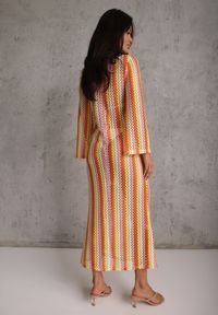 Renee - Pomarańczowa Sukienka Dopasowana w Stylu Boho z Plecionego Materiału w Paski Nasehle. Okazja: na co dzień, na plażę. Kolor: pomarańczowy. Materiał: materiał. Długość rękawa: długi rękaw. Wzór: paski. Typ sukienki: dopasowane. Styl: boho #3