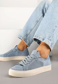 Renee - Niebieskie Sneakersy Ozdobione Siateczką Varlio. Okazja: na co dzień. Kolor: niebieski. Materiał: jeans. Wzór: aplikacja