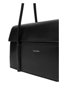 Calvin Klein Torebka Ck Linn Shoulder Bag K60K613111 Czarny. Kolor: czarny. Materiał: skórzane