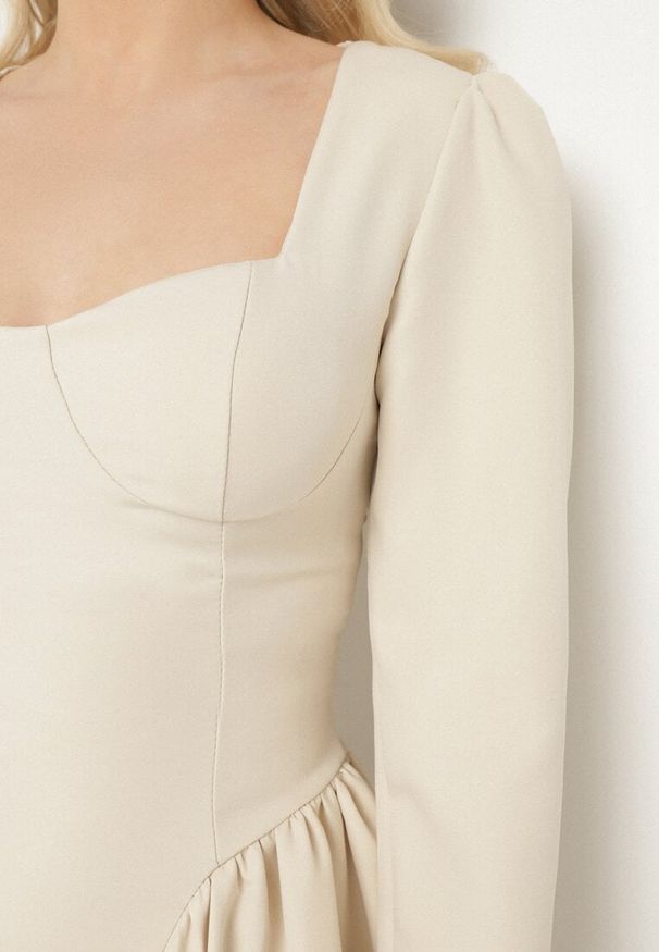 Born2be - Beżowa Rozkloszowana Sukienka z Usztywnianymi Miseczkami Tillimara. Kolor: beżowy. Typ sukienki: dopasowane