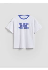 Reserved - T-shirt z napisem - złamana biel. Materiał: bawełna. Wzór: napisy #1