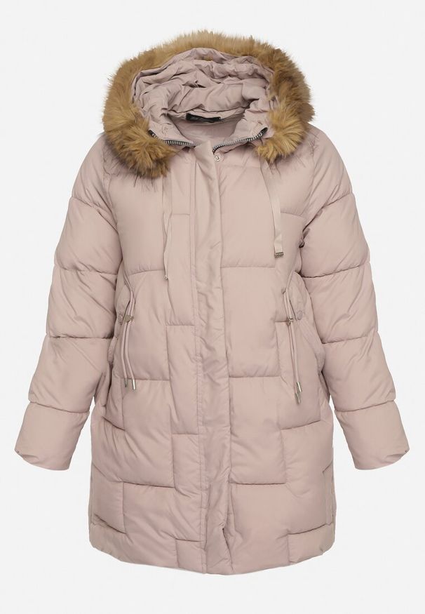 Born2be - Ciemnobeżowa Pikowana Kurtka z Kapturem z Futerkiem Ruvite. Typ kołnierza: kaptur. Kolekcja: plus size. Kolor: beżowy. Materiał: futro